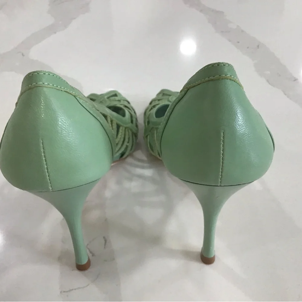 BCBGirls Green Lattice Peep Toe sz. 5.5 - Picture 3 of 7